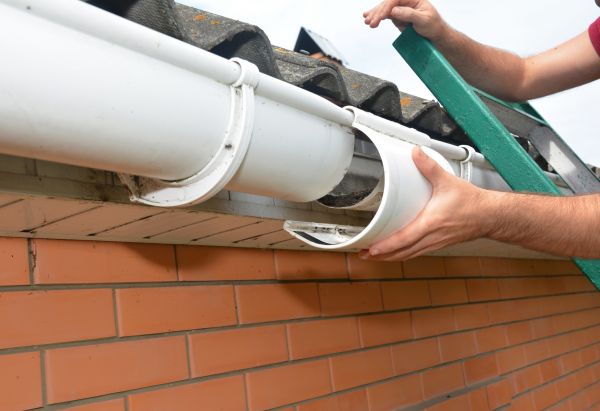 Gutter Maintenance in Holland