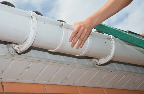 Gutter Reattachment in Holland