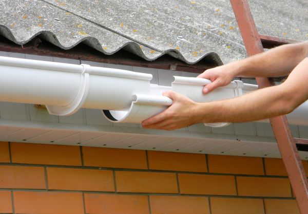 Gutter Hanging in Holland